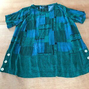 All That Jazz Tunic Top Women M Green Patchwork Short Sleeve Button Accent 18424